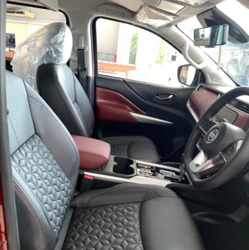 010interior-new_nissan_terra-showroom