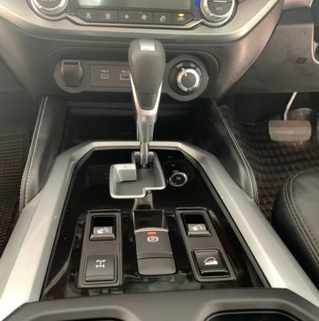 04interior-new_nissan_terra-showroom
