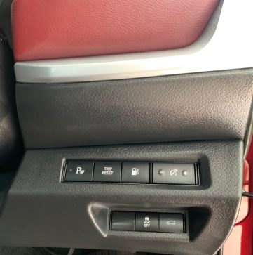 05interior-new_nissan_terra-showroom