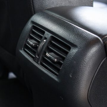feature05-23-dualair-navara_kingcab