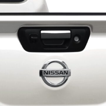 feature06-23-rear-cam-navara_kingcab