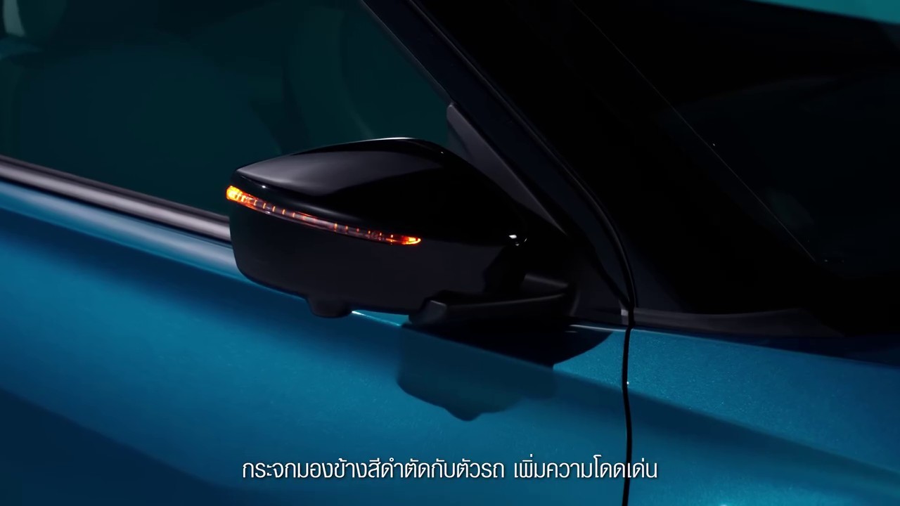 กระจกมองข้างสีดำ ตัดกับตัวรถ