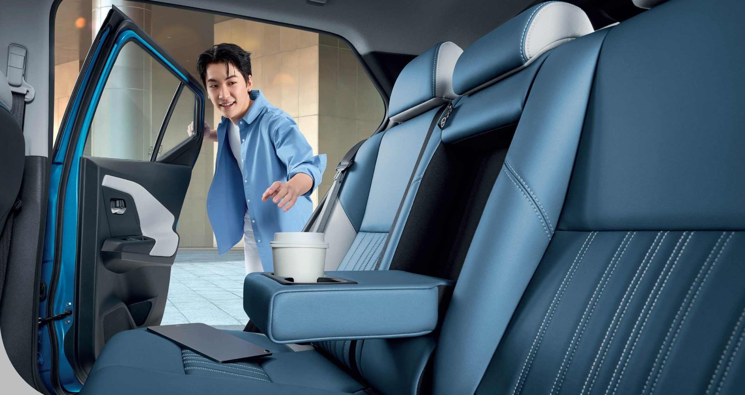 Feature ที่วางแขนสำหรับเบาะหลัง พร้อมที่วางแก้วน้ำ in The-All New NISSAN KICKS e-POWER